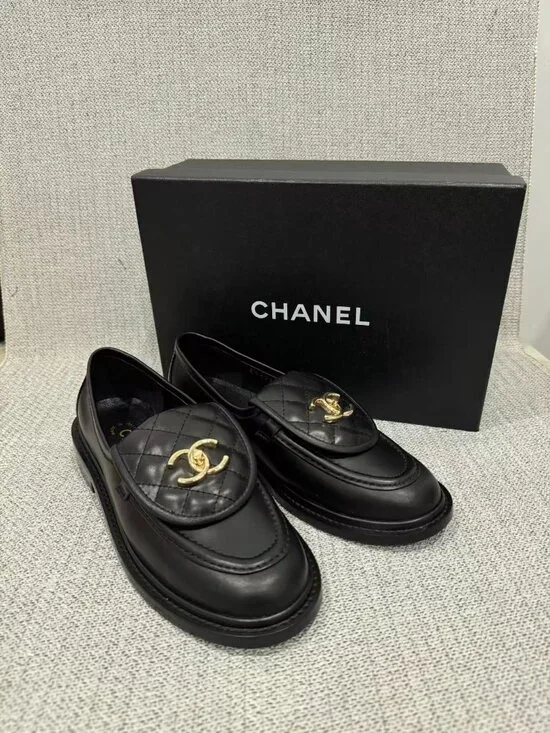 Chanel Women's Black Loafers - Picture 1 of 6